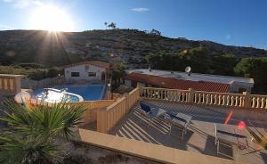 una casa con piscina e splendente sole di Residence Olimpia a Peschici