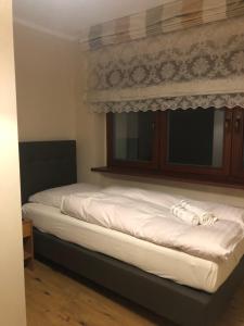 Łóżko lub łóżka w pokoju w obiekcie Victoria Rooms