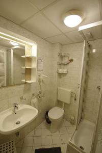Łazienka w obiekcie Hotel Vadászkürt Superior