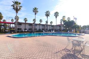 Bazén v ubytování Ramada by Wyndham Davenport Orlando South nebo v jeho okolí