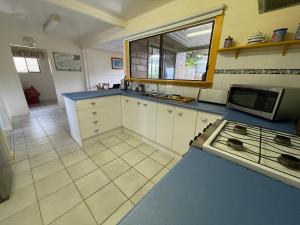 A kitchen or kitchenette at The Hideaway