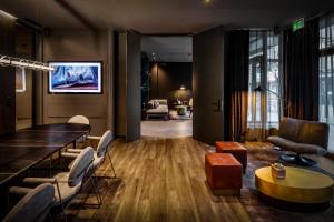 a living room with a table and chairs at Baxter Hotel in Visp