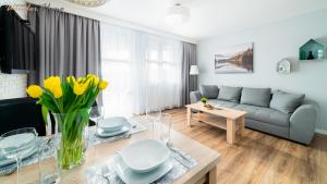 Posedenie v ubytovaní Wonder Home - Apartamenty Residence Karpacz blisko stoku narciarskiego, z balkonami i parkingiem