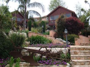 Κήπος έξω από το Spa Suites Bemorad Hahar