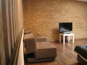 A seating area at Domus Aparthotel