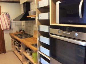 Ett kök eller pentry på Munkamöllan Logi Skåne Tranås