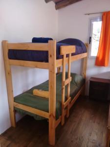 Una cama o camas cuchetas en una habitación  de Casa La Toma