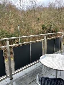 a table and chairs on a balcony with a view at Ferienwohnung mit Waldblick in Leimen