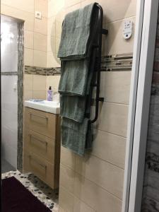 a bathroom with a towel hanging on the wall at Chambre D'hôte Villa Maurice in Étretat