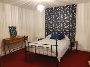 En eller flere senge i et værelse på Mariyka House