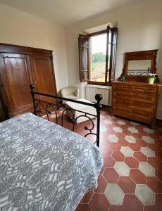 a bedroom with a bed and a table and a mirror at Villino Chianti in Cavriglia
