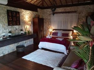 Ein Bett oder Betten in einem Zimmer der Unterkunft Hara Pousada e SPA