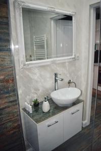 Kylpyhuone majoituspaikassa VERACI Apartments