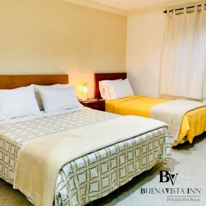 Ένα ή περισσότερα κρεβάτια σε δωμάτιο στο BUENAVISTA INN