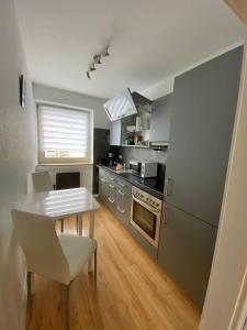 A kitchen or kitchenette at Haus mit 2 schönen Studio Appartements