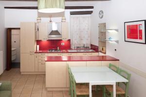 Virtuvė arba virtuvėlė apgyvendinimo įstaigoje Giulia House via dell Ariento 5 Firenze