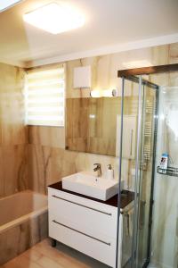 Łazienka w obiekcie PENTHOUSE Griemann 1 mit Infrarotkabine und eigener Dachterrasse für max 4 Personen