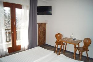 Telewizja i/lub zestaw kina domowego w obiekcie La Irmania Pension