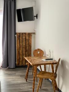 Telewizja i/lub zestaw kina domowego w obiekcie La Irmania Pension