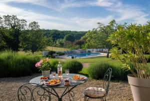 Imagen de la galería de Le Clos-Lascazes maison d'Hôtes, en Le Buisson de Cadouin