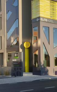 a building with a yellow door on a street at Elite Hotel & Spa in Mestre