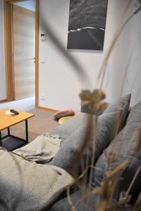 Posezení v ubytování Korpa Deli Rooms