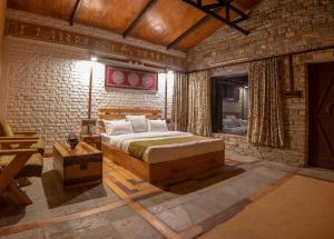 Llit o llits en una habitació de BluSalzz Homes - The Himalayan Bungalow, Almora - Uttarakhand