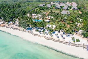 uma vista aérea do resort e da praia em TUI BLUE Bahari Zanzibar em Pwani Mchangani