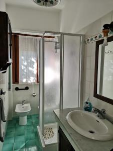 a bathroom with a shower and a sink and a toilet at Villa Mimmi in Lido Di Fondi