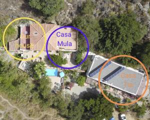 Pohľad z vtáčej perspektívy na ubytovanie Cortijo Jamaica - Off Grid Paradise - Costa Tropical