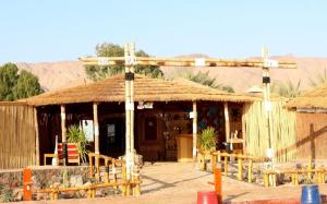 a small hut with a thatched roof in the desert at Nuweiba Club Resort in Nuweiba