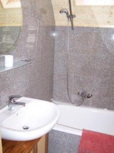 Vannituba majutusasutuses Zur alten Schmiede II (Haus I)