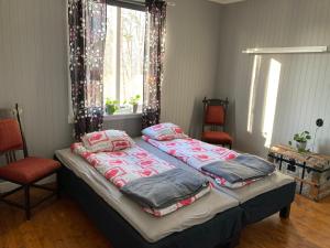 Postel nebo postele na pokoji v ubytování Snickaren Vandrarhem i Grästorp - Egen Lägenhet - Own apartments