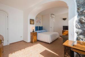 Ένα ή περισσότερα κρεβάτια σε δωμάτιο στο I DELFINI Holiday House