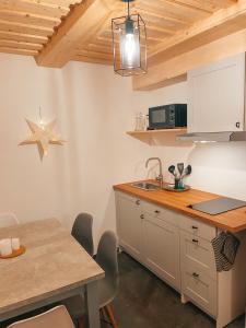 Cucina o angolo cottura di MALINOWA OSADA