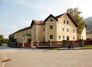 The building in which a szállodákat is located