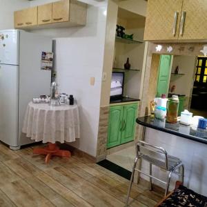 Nhà bếp/bếp nhỏ tại Studio e apto praia do sul