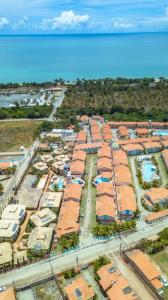 an aerial view of a group of houses at Apartamento para família - Duplex Mont Moriá in Porto Seguro