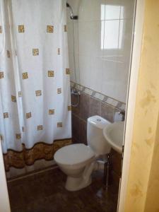 Guest House Orchidea tesisinde bir banyo