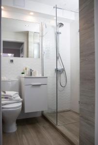 a bathroom with a shower and a toilet at Luxus Apartament Sea View Gdynia in Gdynia