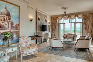 TV a/nebo společenská místnost v ubytování Mövenpick Resort Khao Yai