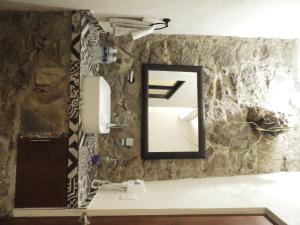 Et bad på Casona San Cayetano Suites & Lofts by Lunian