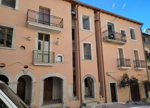 Το κτήριο όπου στεγάζεται  το διαμέρισμα