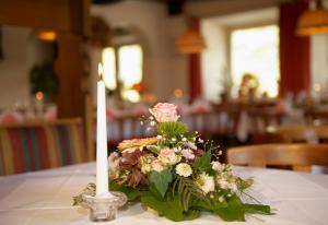 A restaurant or other place to eat at Hotel Stockerwirt