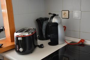 Zestaw do parzenia kawy i herbaty w obiekcie Apartamento del Niño