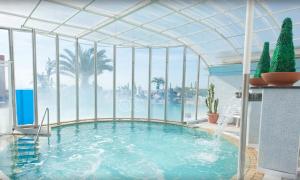 Bazén v ubytování Hotel Castiglione nebo v jeho okolí