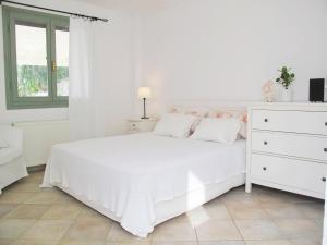 Posteľ alebo postele v izbe v ubytovaní Olive Bay Beach House Ammouliani