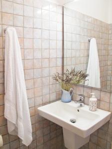 Kúpeľňa v ubytovaní Olive Bay Beach House Ammouliani