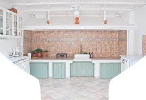 Kuchyňa alebo kuchynka v ubytovaní Olive Bay Beach House Ammouliani