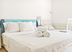 Postel nebo postele na pokoji v ubytování Olive Bay Beach House Ammouliani